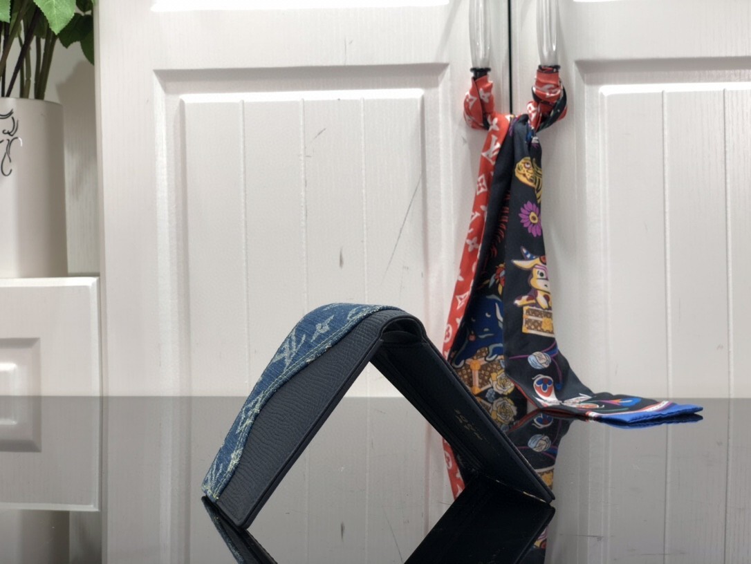 LV SLENDER wallet M81020