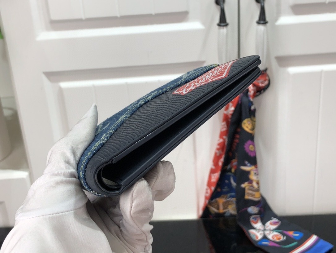 LV SLENDER wallet M81020