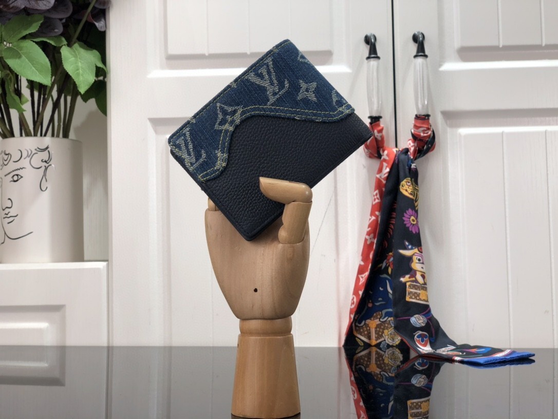 LV SLENDER wallet M81020