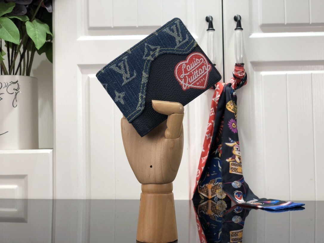 LV SLENDER wallet M81020