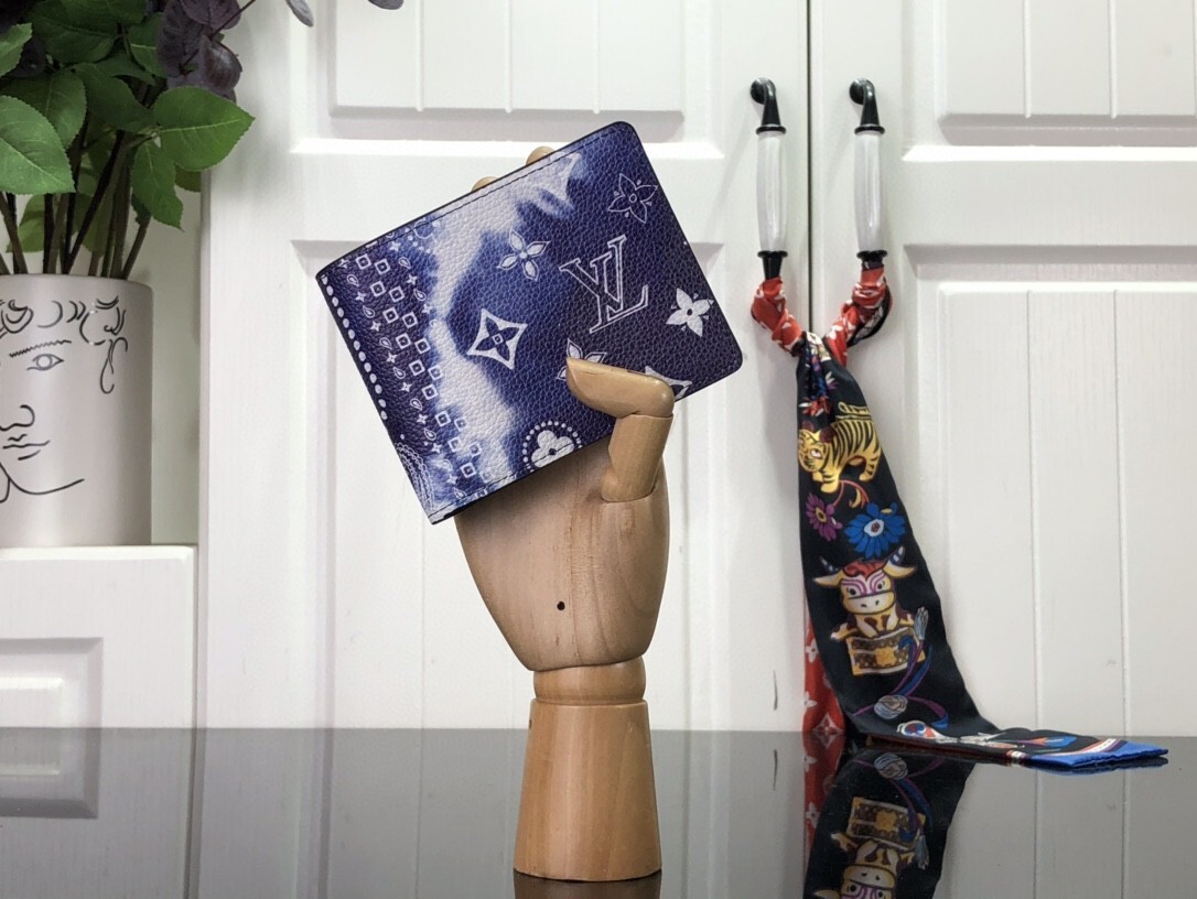 LV SLENDER wallet M81404