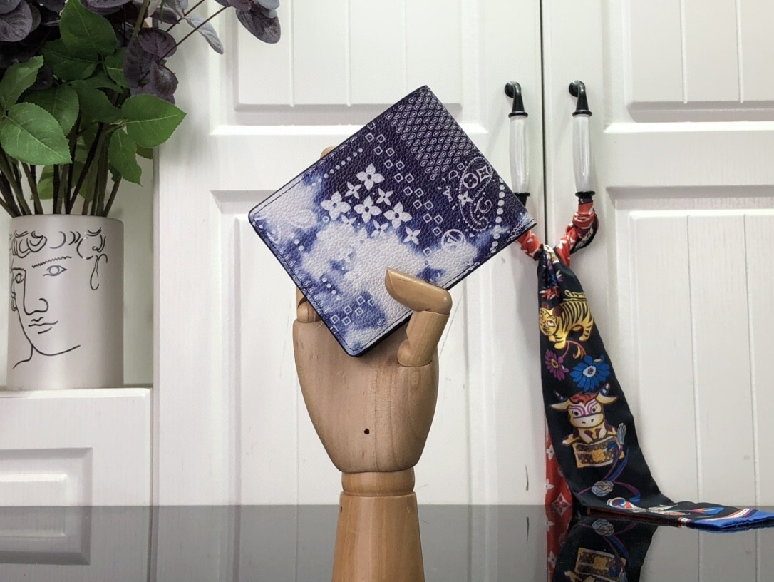 LV SLENDER wallet M81404