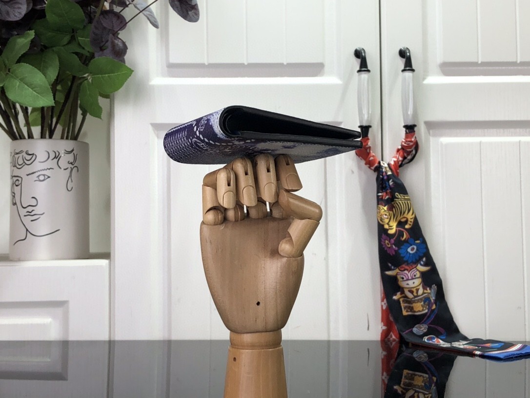 LV SLENDER wallet M81404