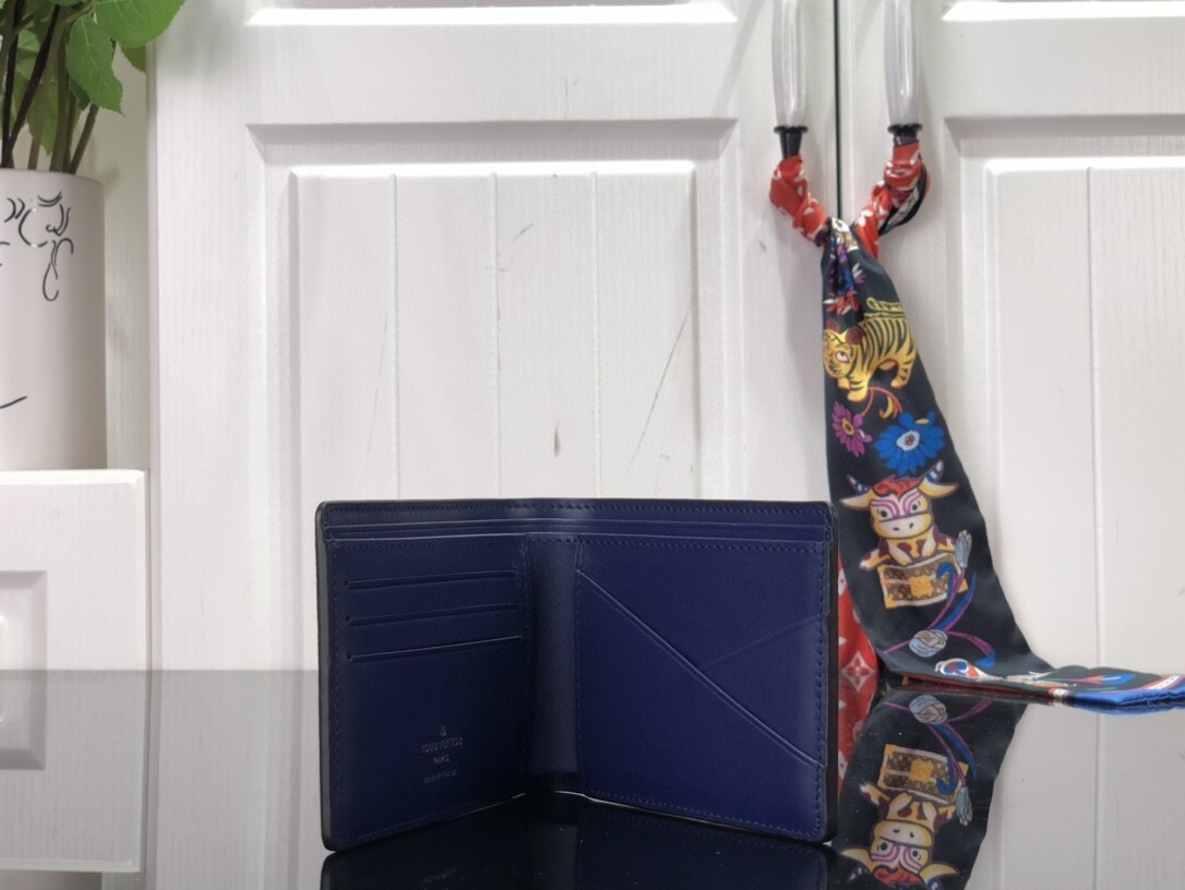 LV SLENDER wallet M81404