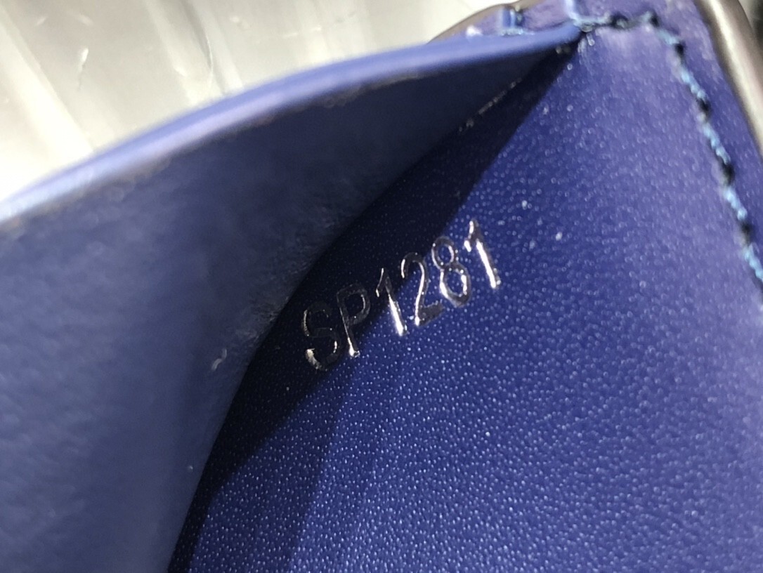 LV SLENDER wallet M81404