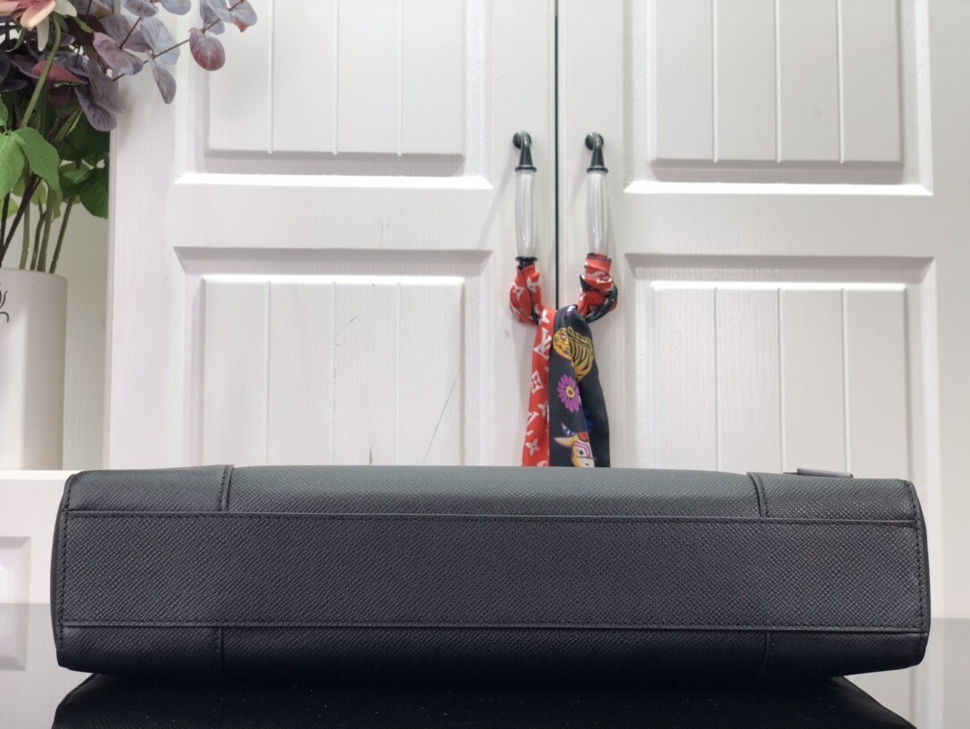 LV SLIM BRIEFCASE M30810