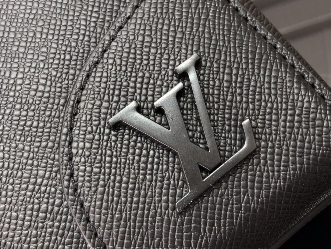 LV SLIM BRIEFCASE M30810