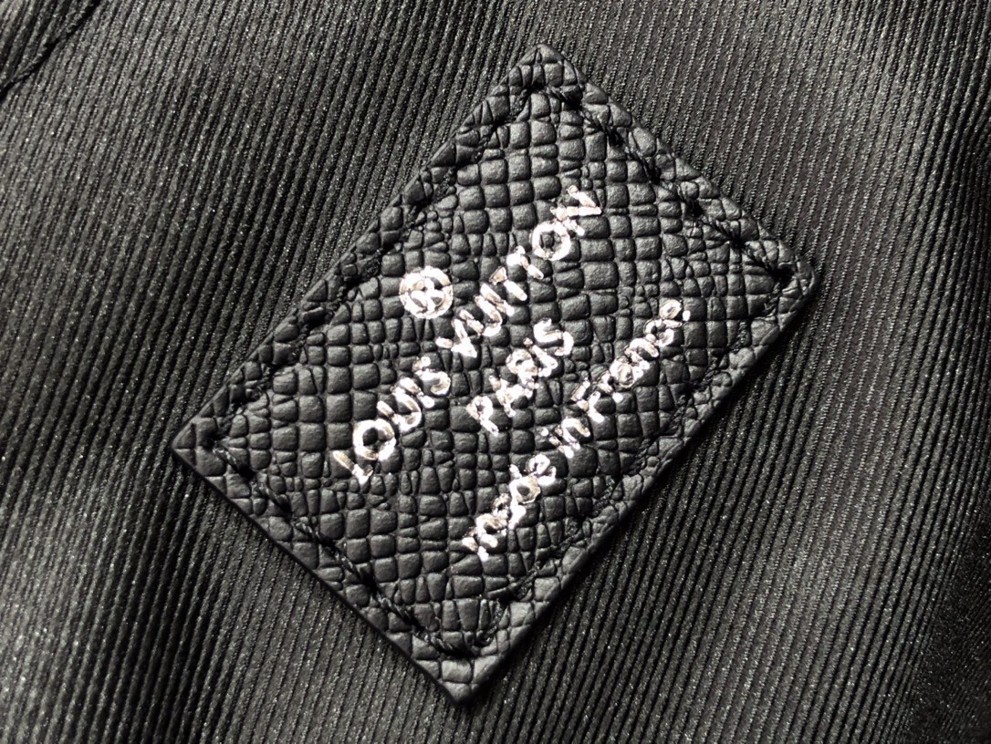 LV SLIM BRIEFCASE M30810