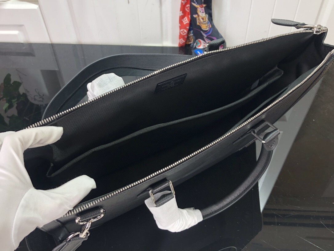 LV SLIM BRIEFCASE M30810