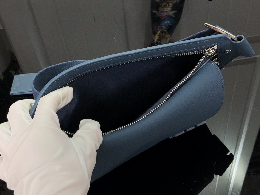 LV SLINGBAG M57081