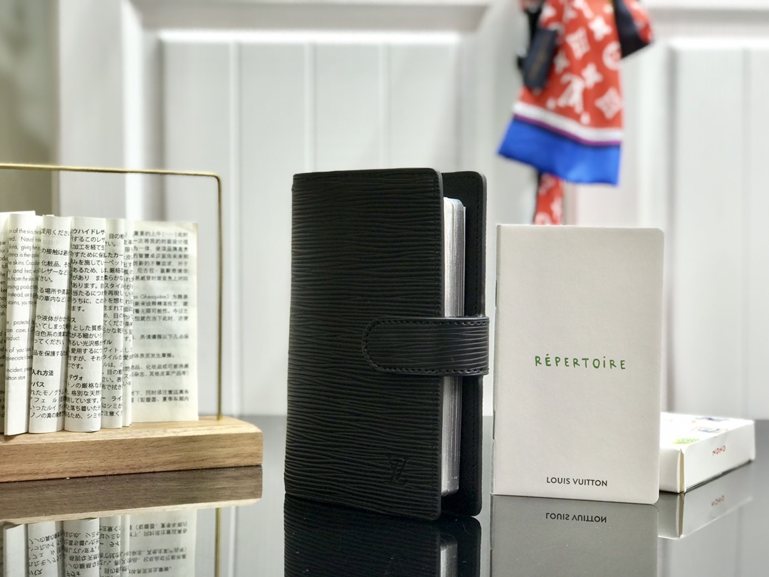 LV Small Notepad R20005