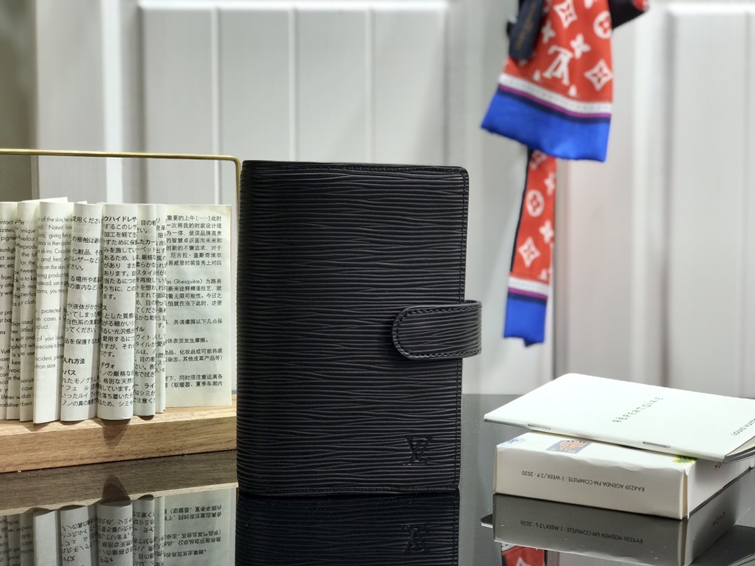 LV Small Notepad R20005