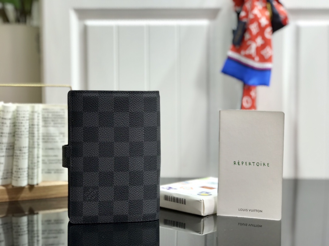 LV Small Notepad R20005