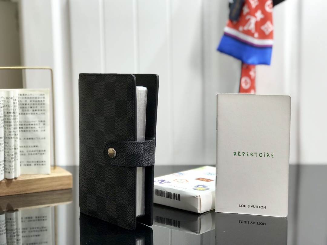 LV Small Notepad R20005