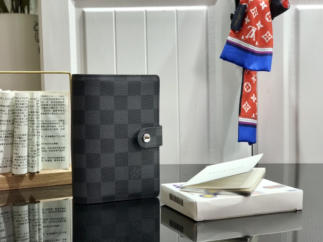 LV Small Notepad R20005