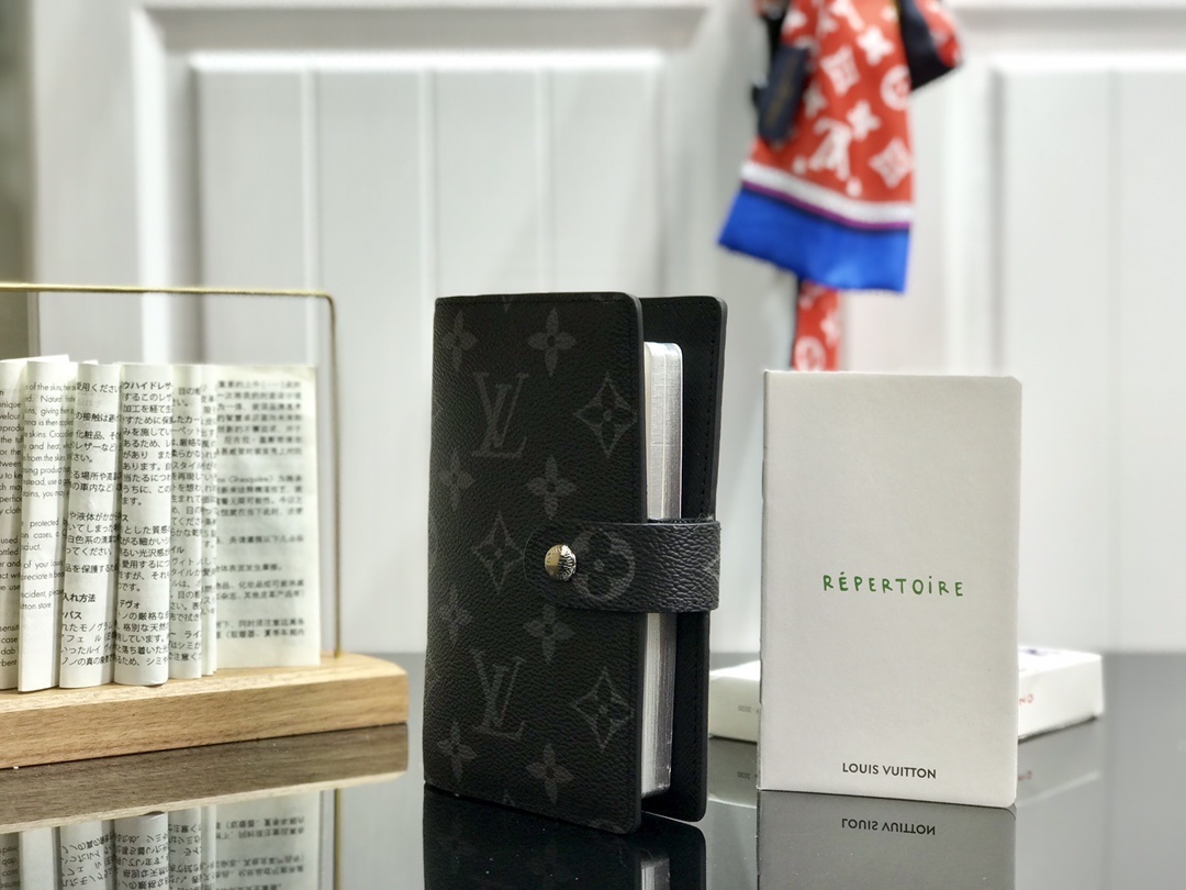 LV Small Notepad R20005