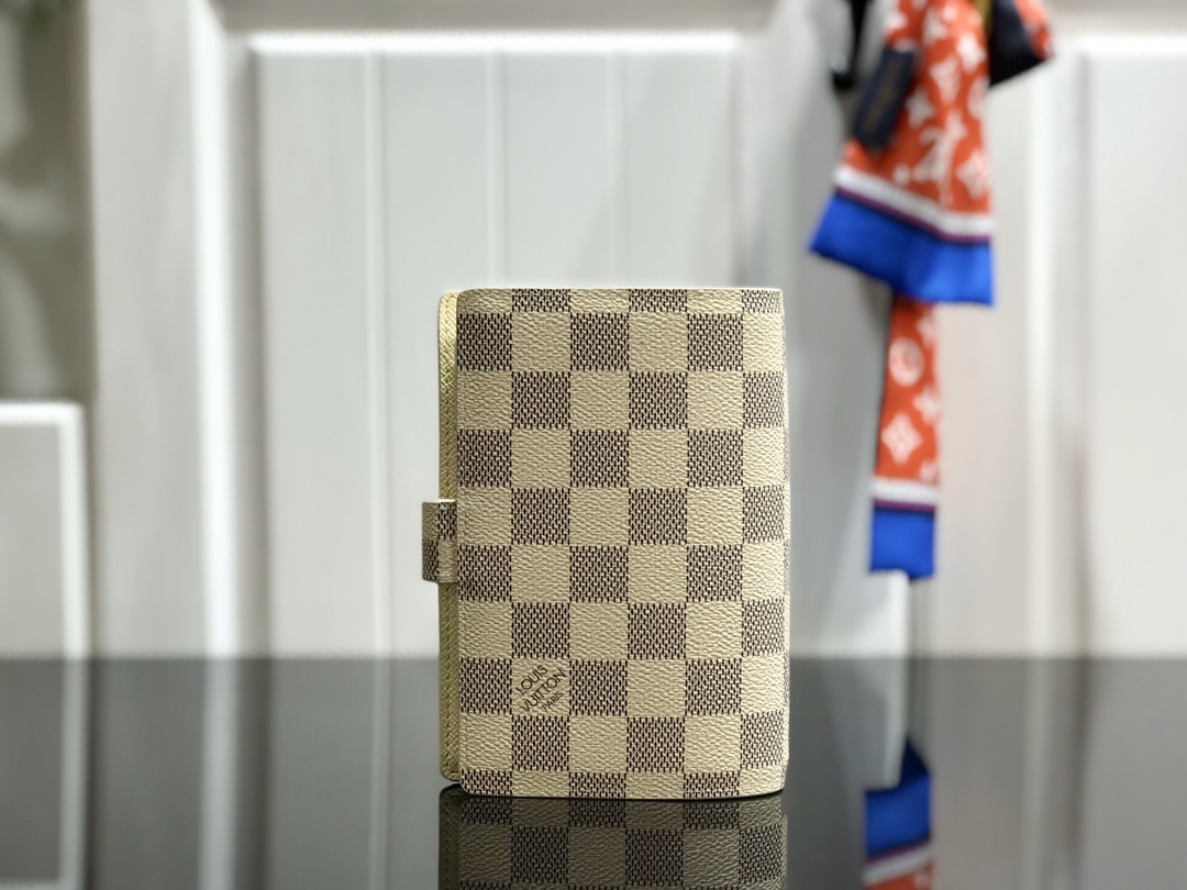 LV Small Notepad R20005