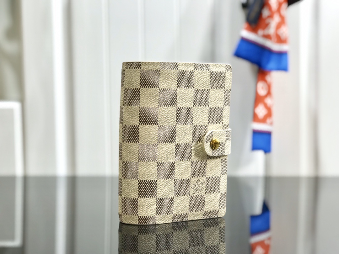 LV Small Notepad R20005