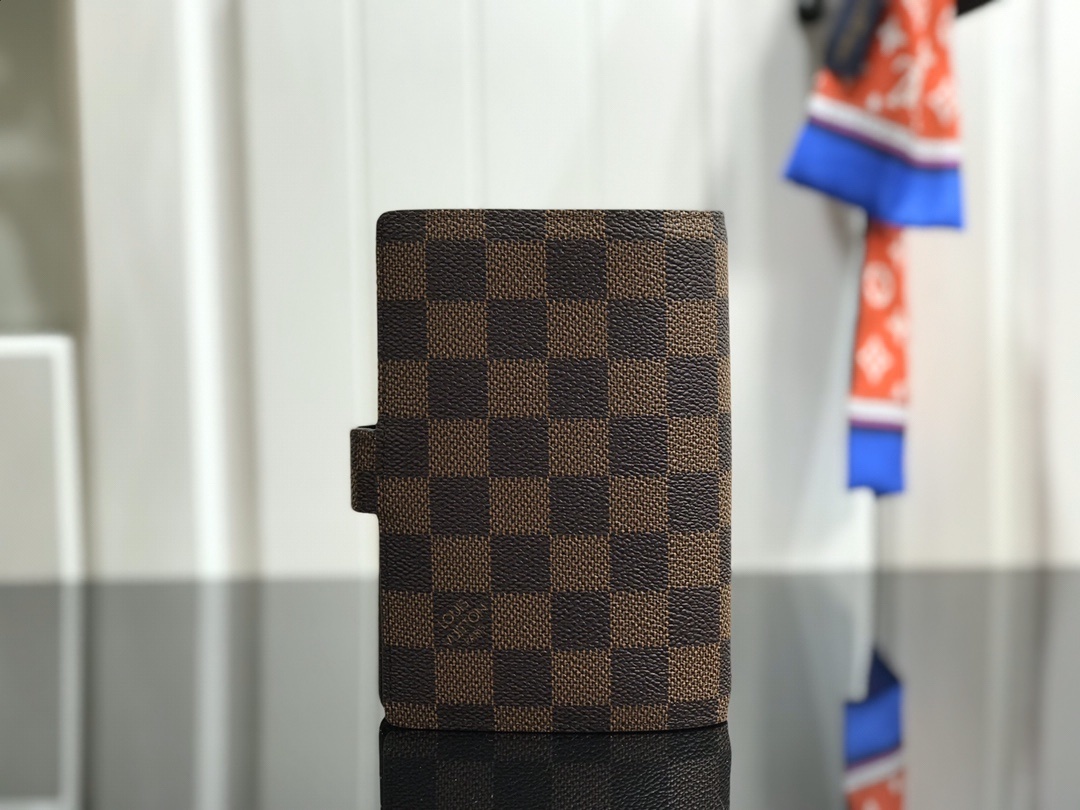 LV Small Notepad R20005