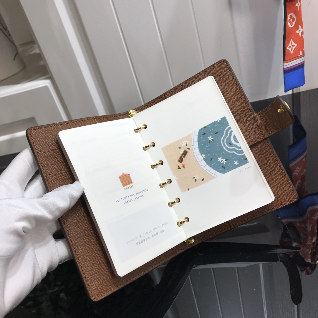 LV Small Notepad R20005