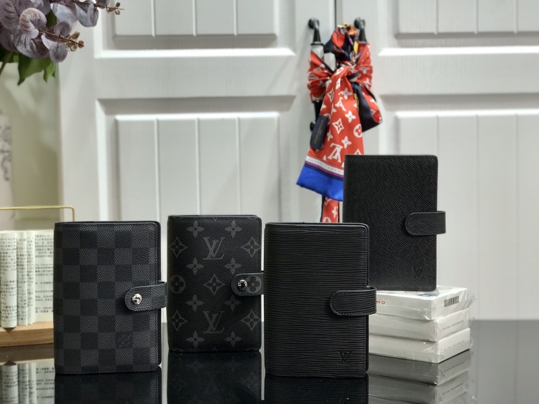 LV Small Notepad R20005