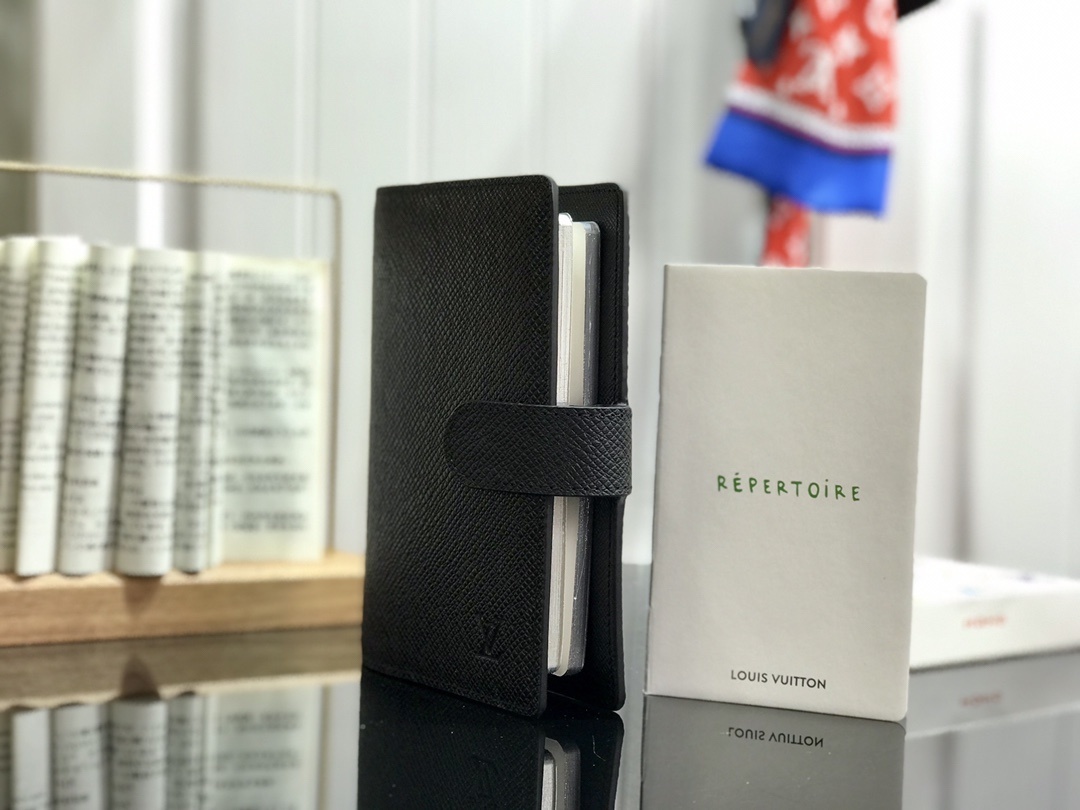 LV Small Notepad R20005