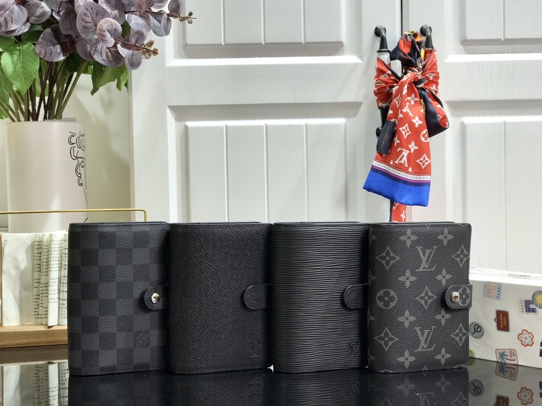 LV Small Notepad R20005