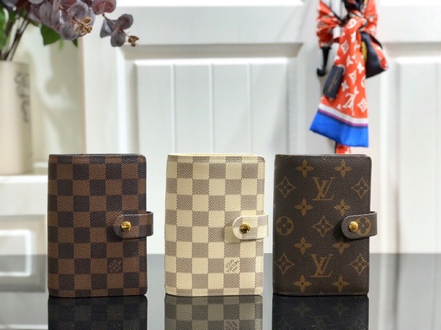 LV Small Notepad R20005