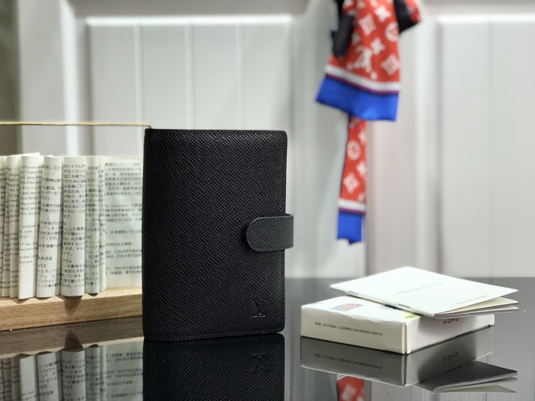 LV Small Notepad R20005