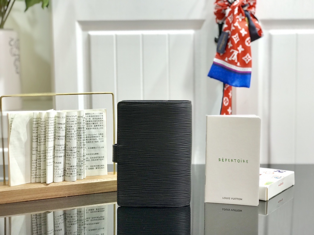 LV Small Notepad R20005