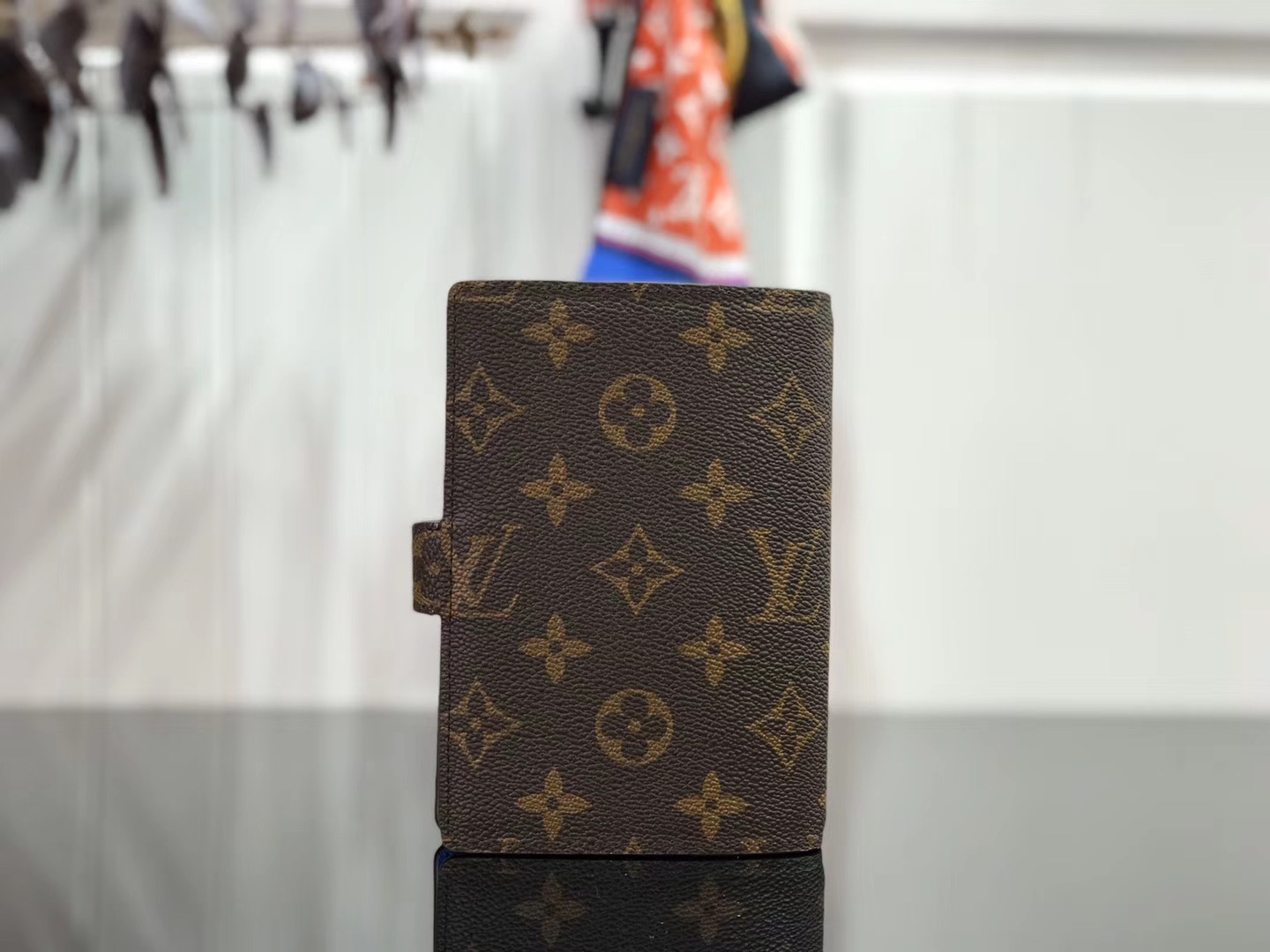 LV SMALL RING AGENDA COVER R20005LY 