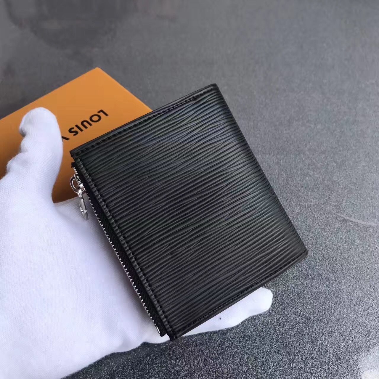 LV SMART Epi wallet M64008