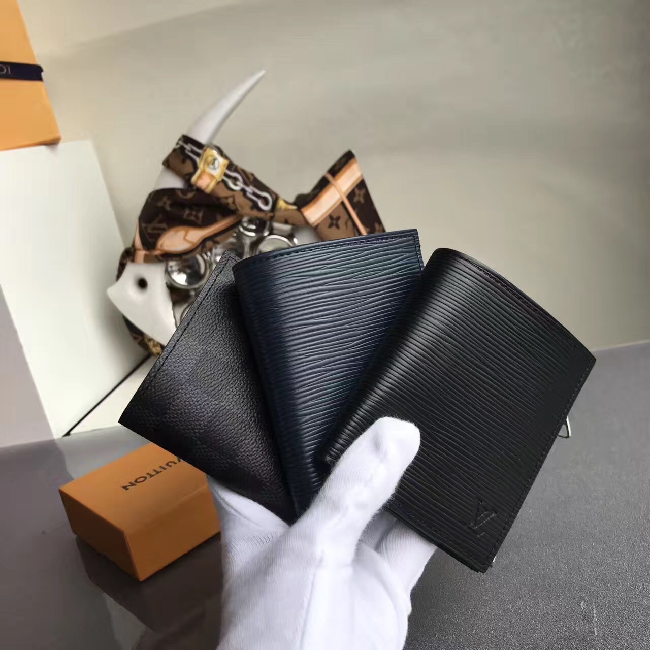 LV SMART Epi wallet M64008