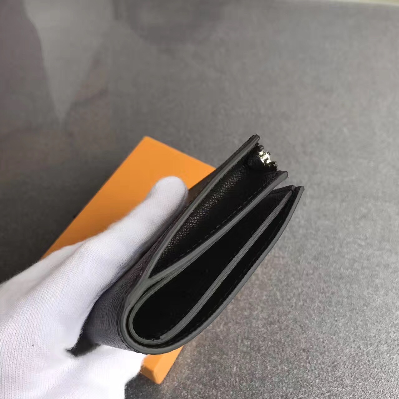 LV SMART Epi wallet M64008