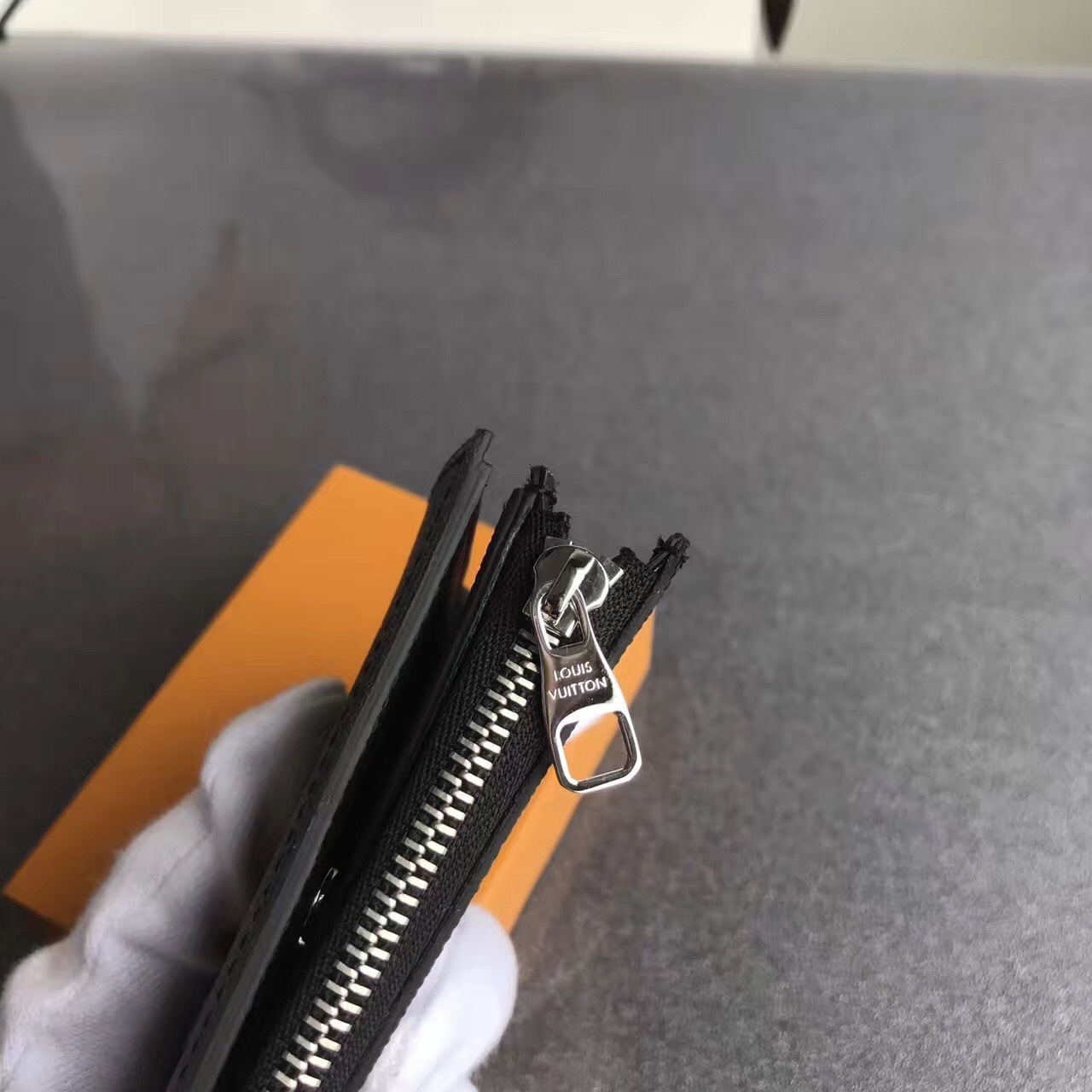 LV SMART Epi wallet M64008