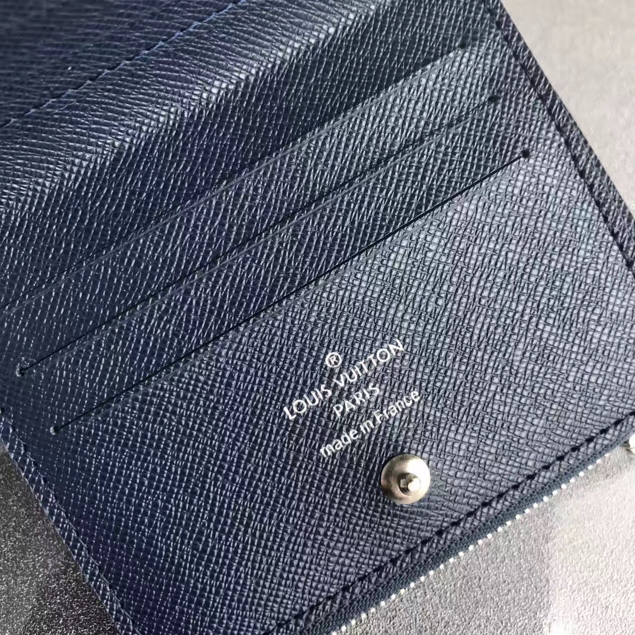 LV SMART Epi wallet M64008