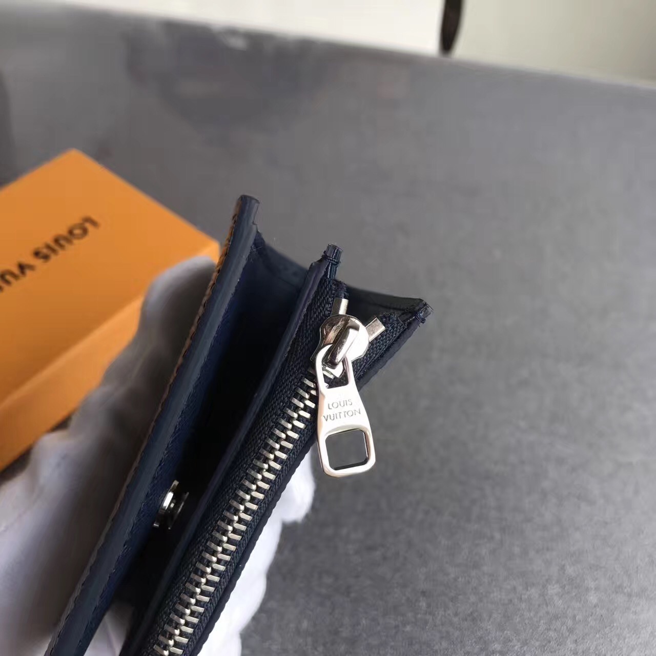 LV SMART Epi wallet M64008