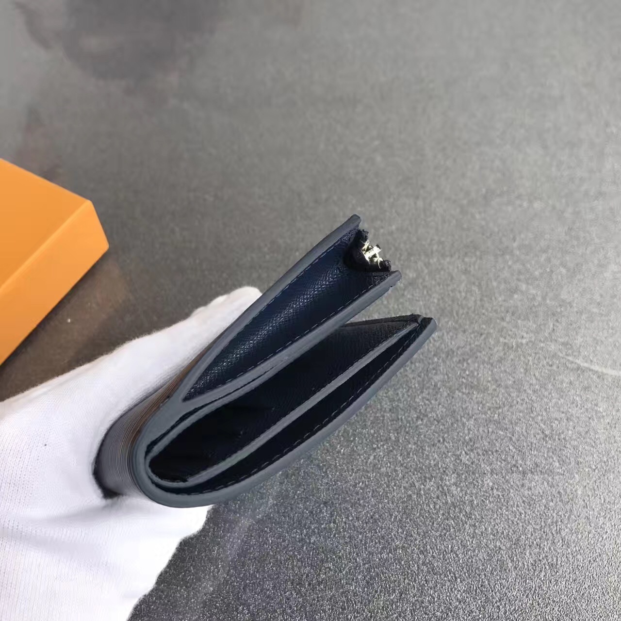 LV SMART Epi wallet M64008