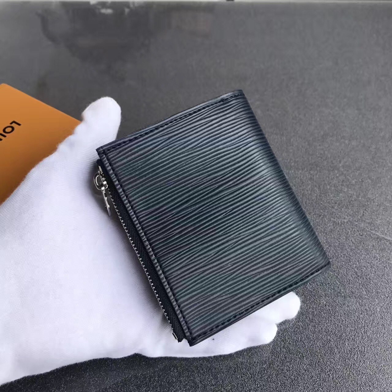 LV SMART Epi wallet M64008