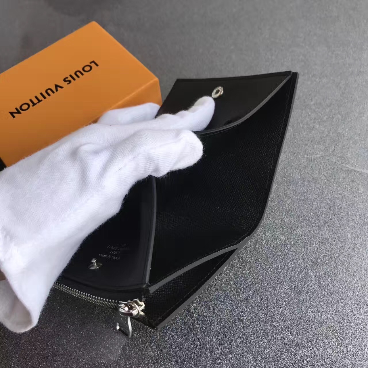 LV SMART Epi wallet M64008