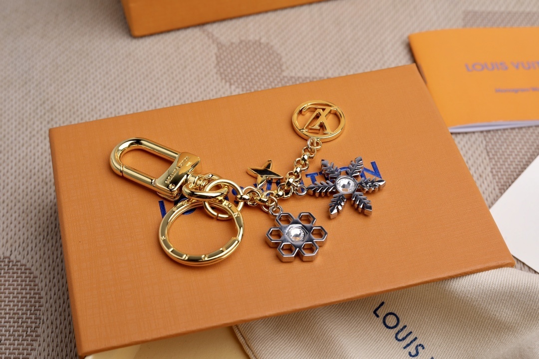LV SNOWFLAKES BAG CHARM AND KEY HOLDER M80240