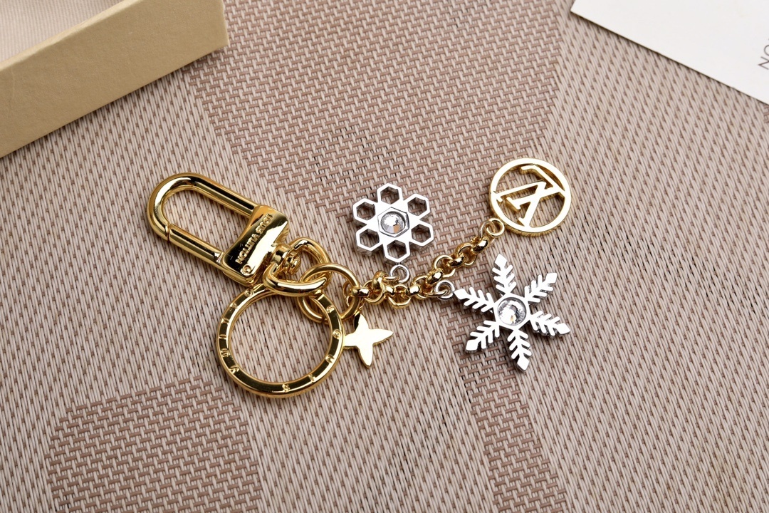 LV SNOWFLAKES BAG CHARM AND KEY HOLDER M80240