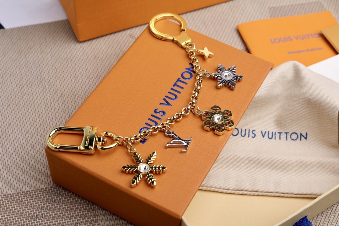 LV SNOWFLAKES CHAIN BAG CHARM M80245 