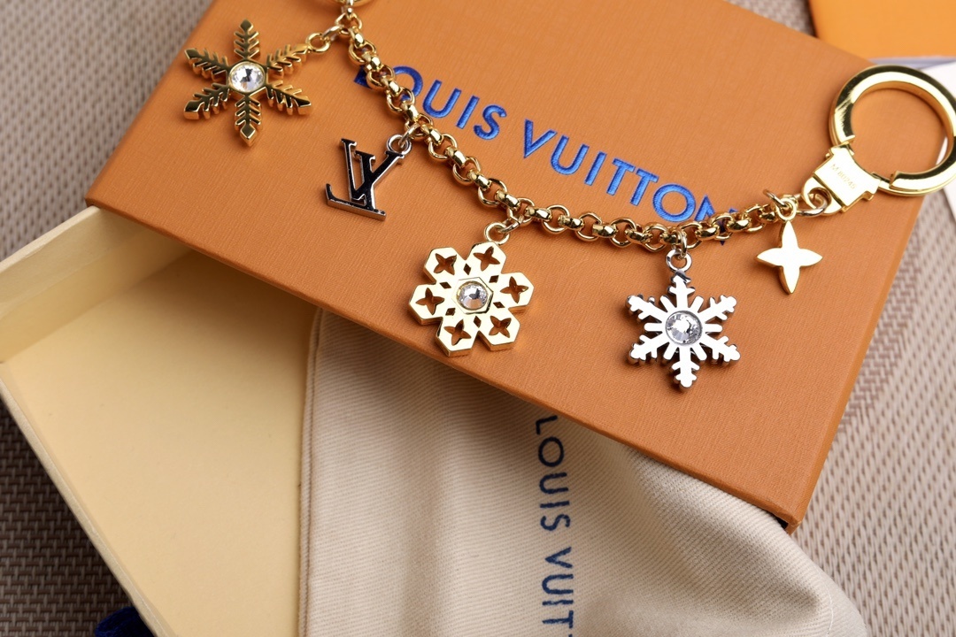 LV SNOWFLAKES CHAIN BAG CHARM M80245 