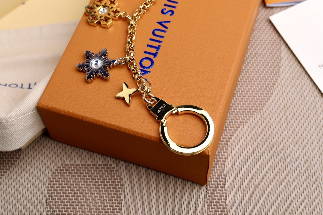 LV SNOWFLAKES CHAIN BAG CHARM M80245 
