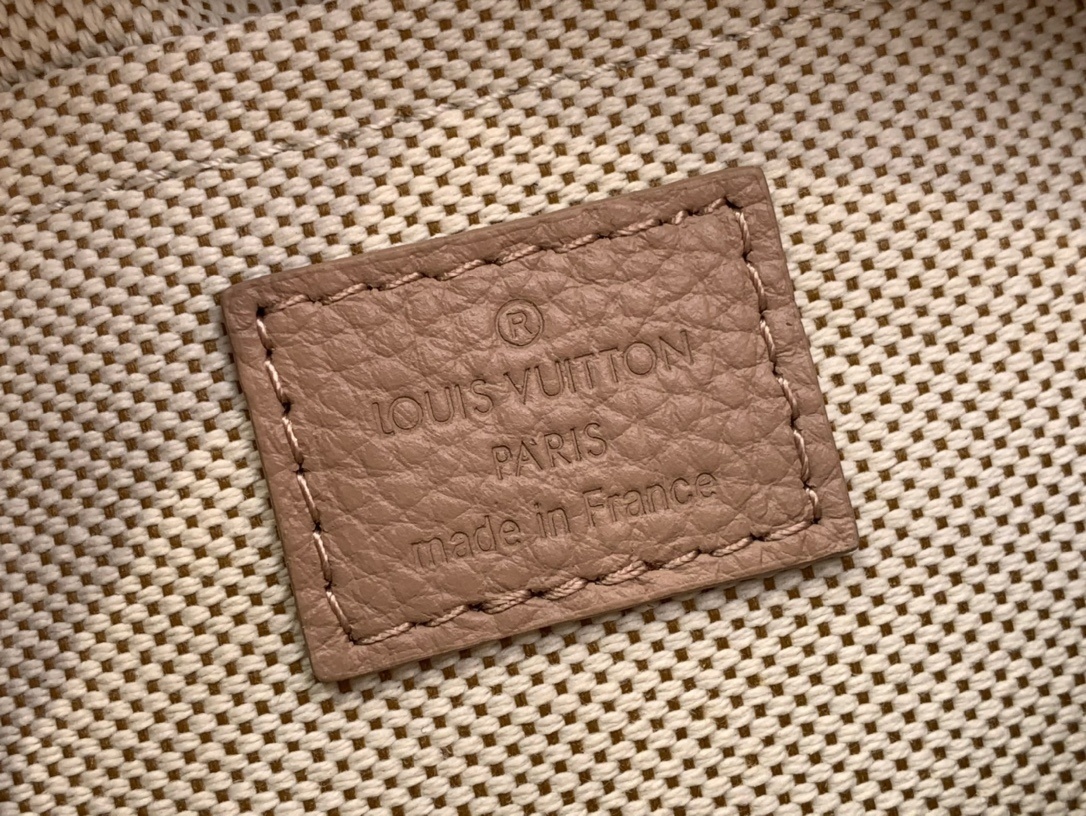 LV soft trunk M13868