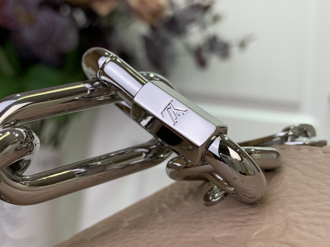 LV soft trunk M13868