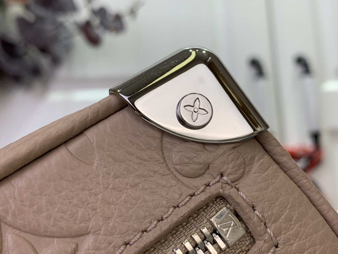 LV soft trunk M13868