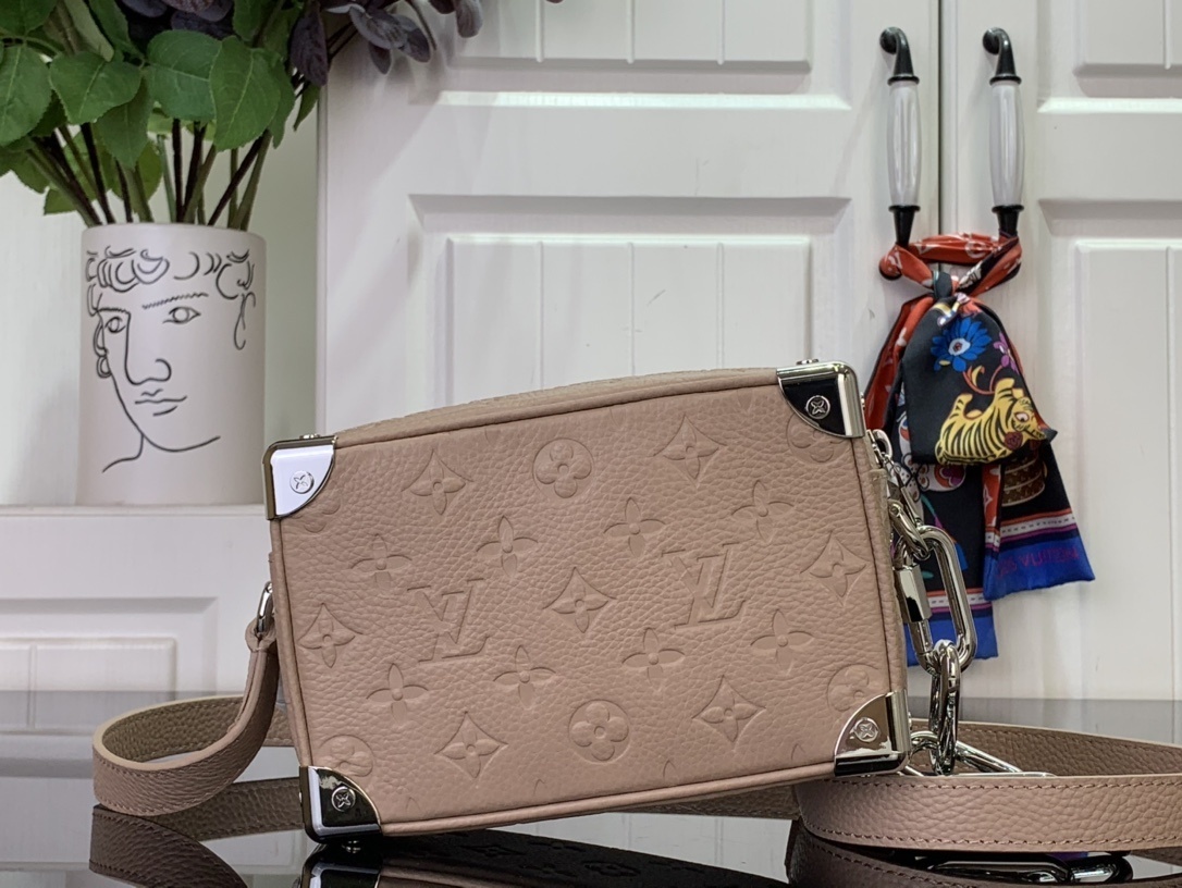 LV soft trunk M13868