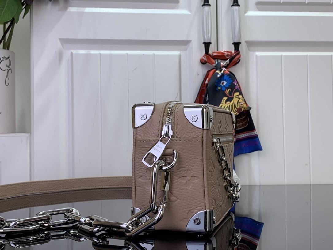 LV soft trunk M13868